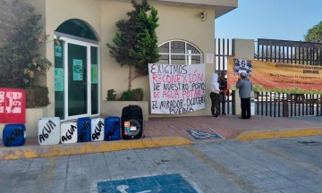 Por falta de luz y agua se manifiestan en Ocotepec