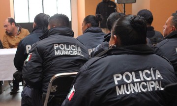 Policías de Tehuacán protestan por acoso de mando