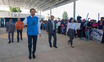 Inauguran cancha en prepa BUAP de Cuetzalan