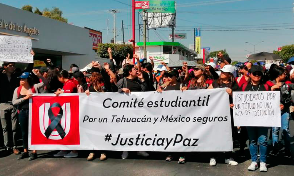 Estudiantes de Tehuacán marchan pacíficamente 