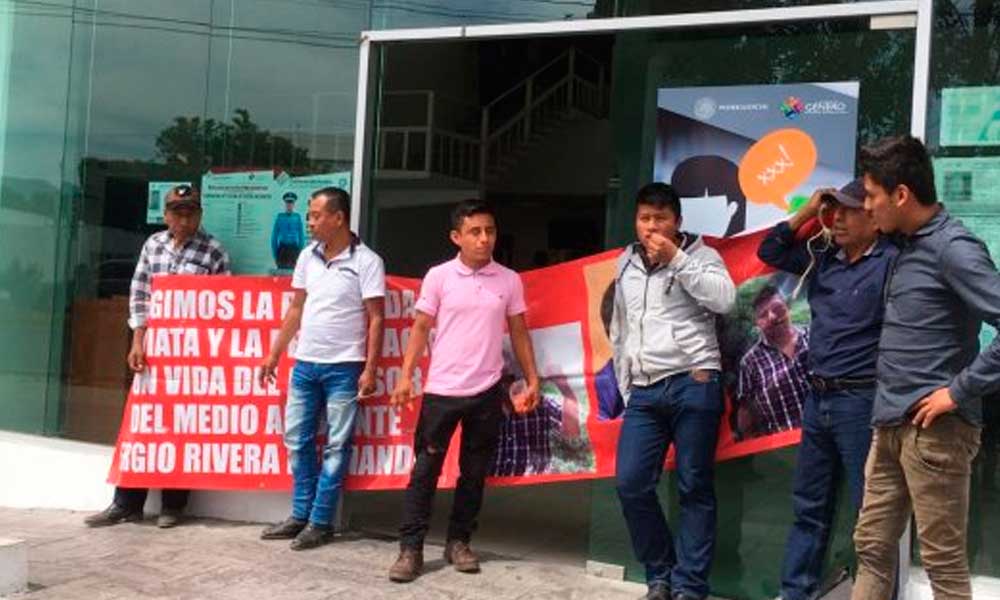 Activistas cierran vialidad por caso de Sergio Rivera Hernández