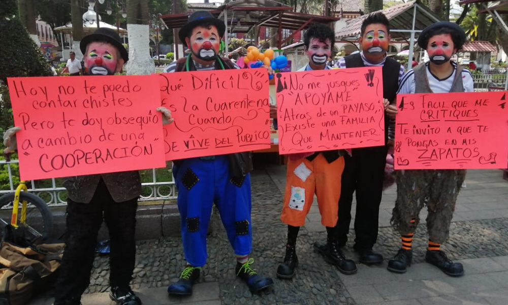 Protestan payasos de Huauchinango por no poder trabajar en contingencia