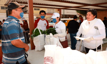 Ayuntamiento de San Andrés entrega despesas a bajo costo 