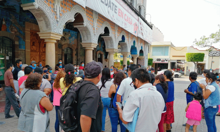 Ambulantes en Tehuacán protestan para seguir vendiendo en tianguis