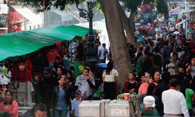 Retira Seguridad Pública y Guardia Nacional a comerciantes del Mercado de Ajalpan