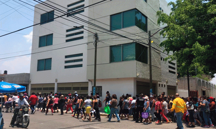 Protestan vecinos de Tehuacán para solicitar despensas