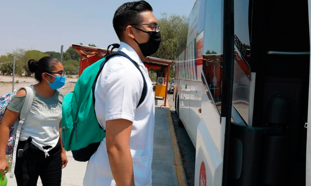 Más de 800 médicos se benefician con transporte gratuito en Tehuacán