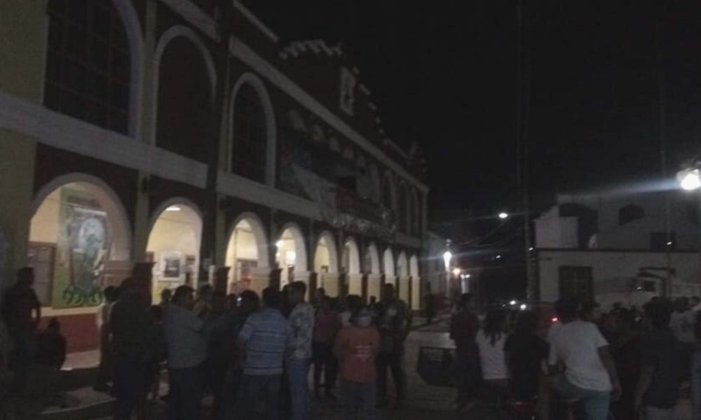 Tras tromba, protestan en Coxcatlán por falta de apoyos 
