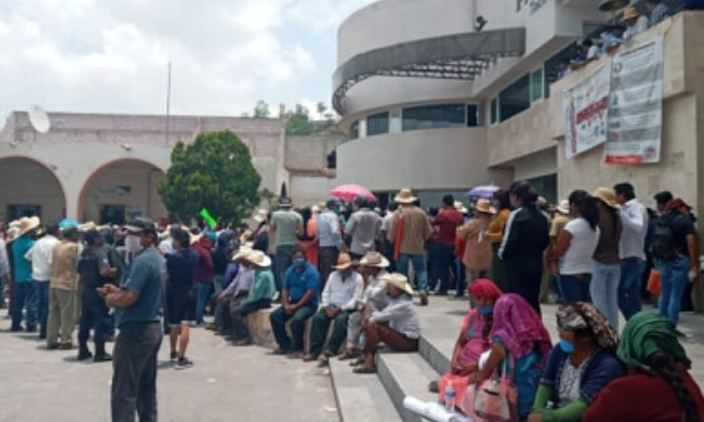 Manifestación en Tlacotepec; exigen apoyos alimentarios 