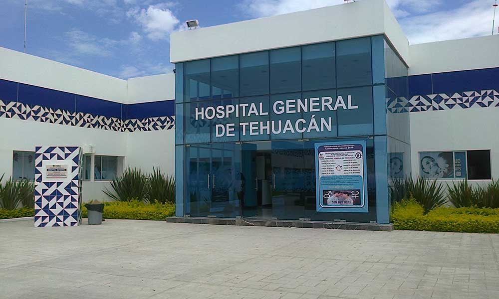 Médicos de Tehuacán combaten Covid-19 con salarios incompletos