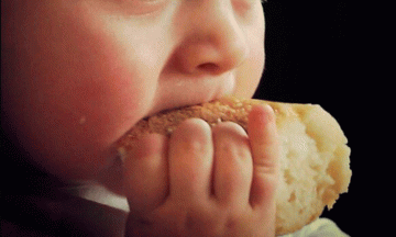 Por descuido, dos niños comen pan envenenado