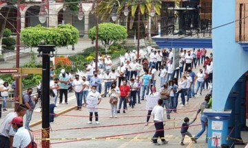 Se manifiestan comerciantes de Huauchinango por incertidumbre 