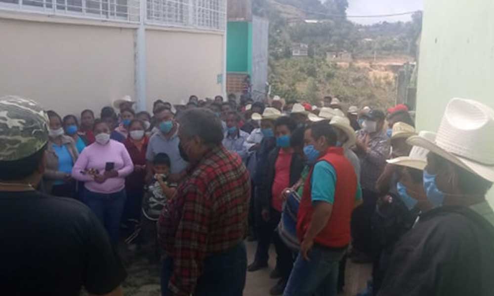 Reanudan actividad en tianguis de Coyomeapan pese pandemia