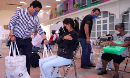 Entregan apoyos alimentarios en San Andr&eacute;s Cholula 