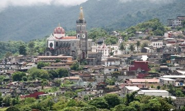 En Cuetzalan, buscan a hombre arrastrado por un río