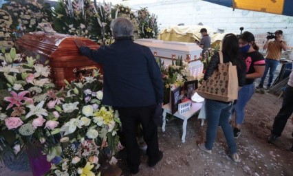 Despu&eacute;s de cinco d&iacute;as, velan a madre e hija calcinadas en Acajete