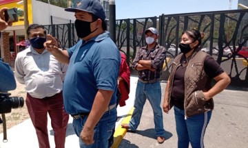 Durante trifulca por detención de policías, también arrestan a reportero