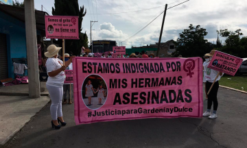 Marchan por doble feminicidio en Acajete