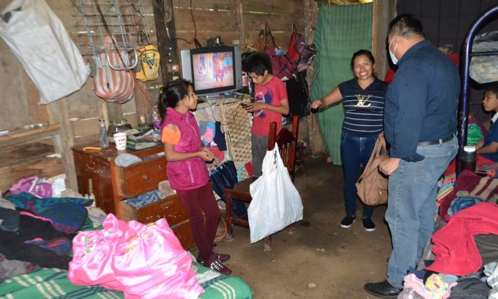 Distribuyen despensas en Xicotepec ante contingencia