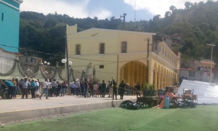 Acusan comerciantes a regidores de destruir y da&ntilde;ar su mercanc&iacute;a