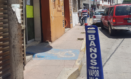 Operan ba&ntilde;os p&uacute;blicos en Xoxtla pese aumento de COVID-19