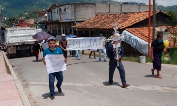 Se manifiestan en Tepango por asesinato de joven y crecimiento de inseguridad