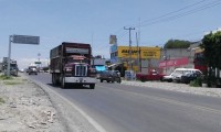Camiones de carga, blanco de robo en dos tramos carreteros