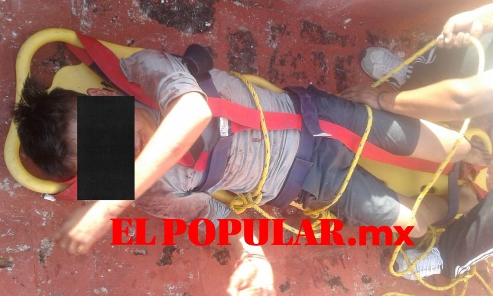 Cae joven del techo de la iglesia de Santo Domingo, en Huehuetlán El Grande