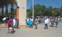 Protestan comerciantes de Zinacatepec; exigen restringir a vendedores foráneos