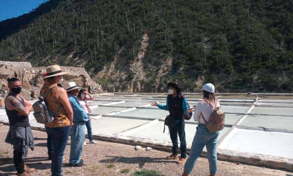 Visitan Sectur e inversionistas ruta del Mezcal en Zapotitlán Salinas