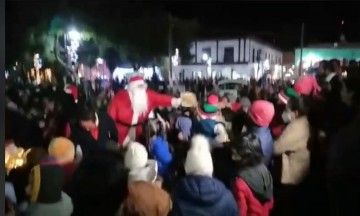 El Ayuntamiento de Chalchicomula de Sesma realizó un evento masivo de entrega de juguetes.