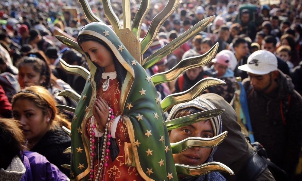 Año con año la basílica de Guadalupe congrega a miles de peregrinos.