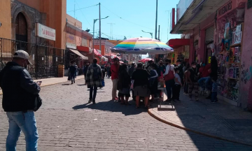 Desafían vendedoras de Coapan al covid y a autoridades