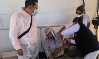 Con la esperanza por delante, arranca vacunación contra Covid-19 en Acatlán
