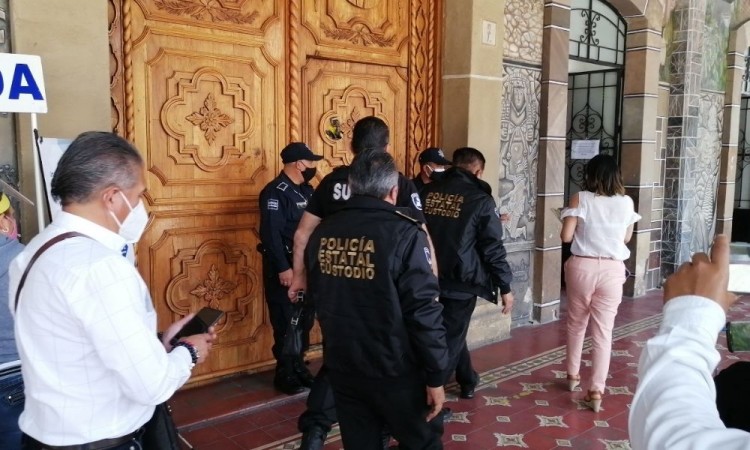 Cesan a director y a jefe de custodios del penal de Tehuacán tras escándalo de corrupción 