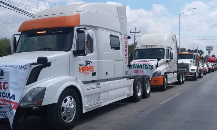 Con protesta, transportistas de la región de Tehuacán exigen mayor seguridad 