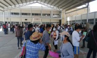 Reportan filas enormes durante pre-registro de vacuna anticovid en Tehuacán 