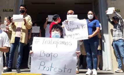 En silencio, así se manifestaron en el IMSS en Atlixco por vacuna contra Covid-19