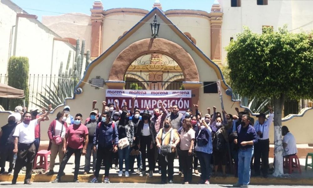 Militantes de Morena toman oficinas de la Secretaría de Bienestar en Tehuacán  