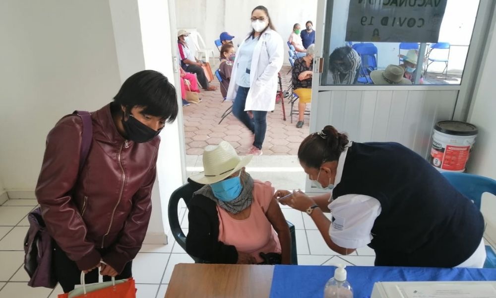 ¡Vamos por menos!  Llega segunda dosis de vacunas contra covid-19 a Xayacatlán de Bravo 