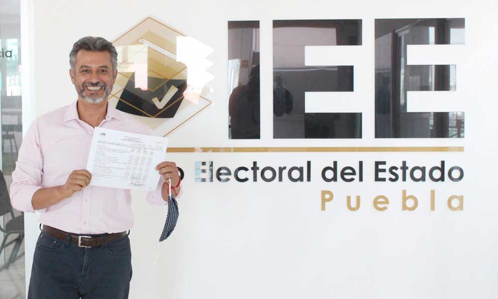Se registra Felipe Sandoval ante el IEE, rechaza la continuidad de los gobiernos 
