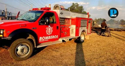 Elementos de Protecci&oacute;n Civil y Bomberos realizaron inspecciones en planteles educativos de la colonia La Pur&iacute;sima tras reportes de un fuerte olor que result&oacute; provenir de fertilizantes agr&iacute;colas.