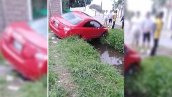 Cae auto en puente improvisado en Atlixco… es el sexto