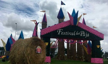 Invaden figuras monumentales el Festival de la Paja en Atlixco 