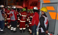 Rescatan al primer cuerpo de tres atrapados en el derrumbe de una construcción en Texmelucan