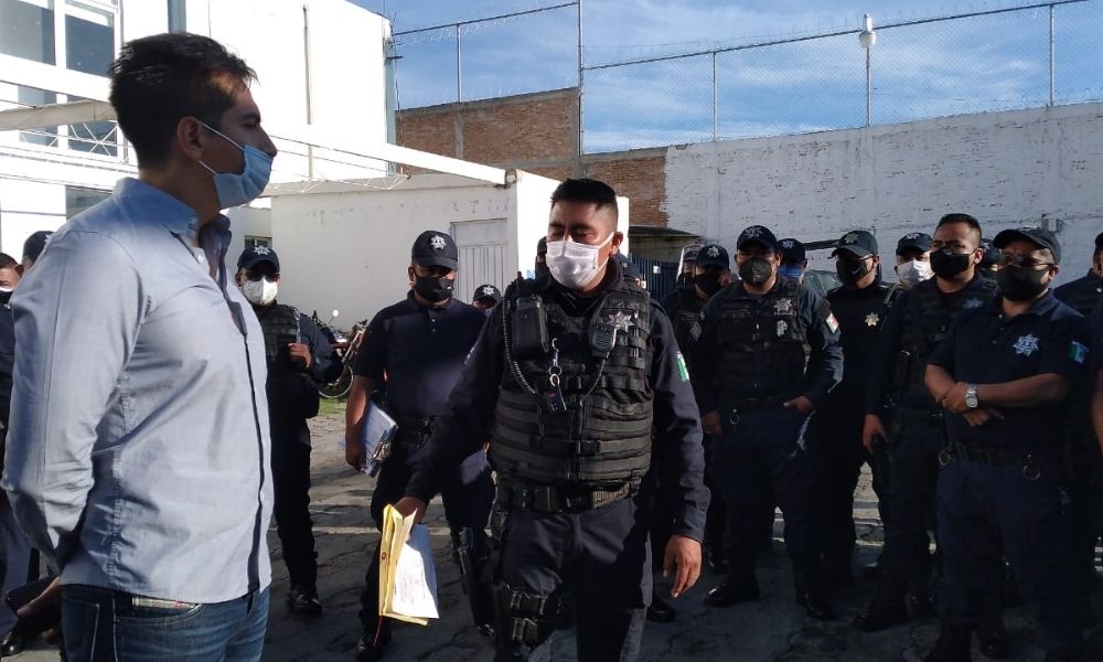 Policías municipales de Tehuacán protestan y paran labores por falta de pago de prima vacacional
