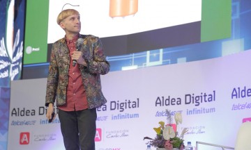 Mexicanos aplauden a Neil Harbisson, el primer cyborg del mundo