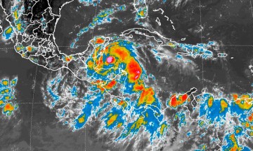 Tormenta Earl podr&iacute;a ser hurac&aacute;n en las pr&oacute;ximas horas