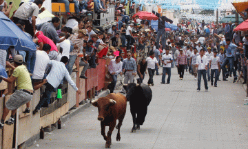 Deja 16 heridos inicio de la Huamantlada 2016