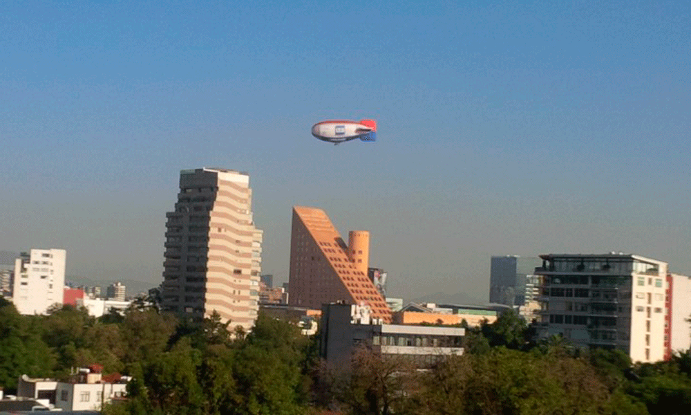 Surca zeppelin el cielo de la Ciudad de México
